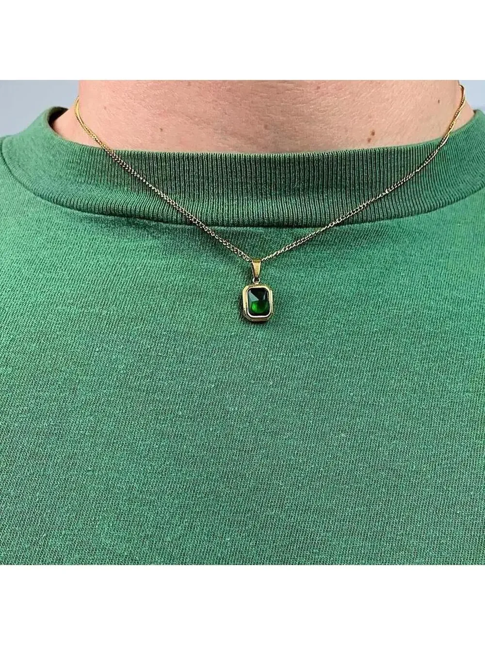 Classy Gold Chain Green jewel pendant necklace. Chain is unisex. 18 inches